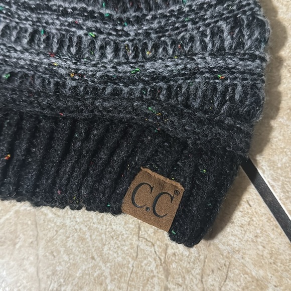 Flecked Ombre CC Messy Bun Beanie Tail - Picture 2 of 9